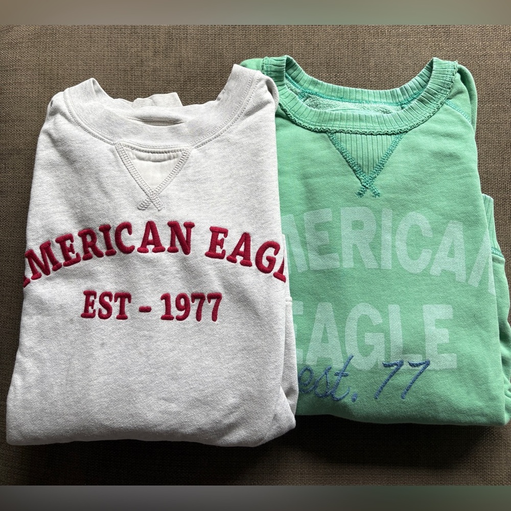 Lot of 2 American eagle sweatshirt Gray size s green size Xs teens sweatshirt